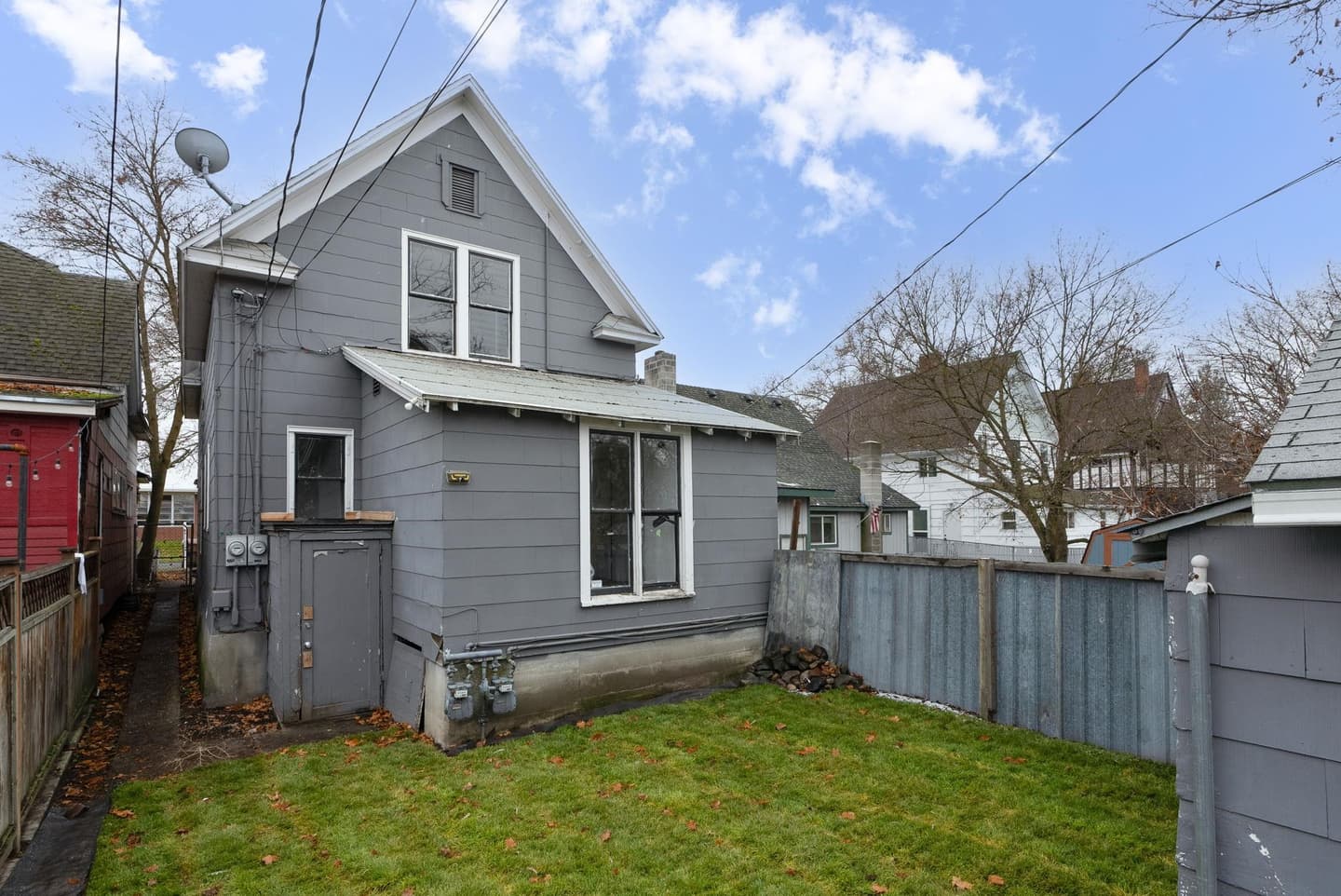 1014 W Spofford Ave — photo 1 of 10