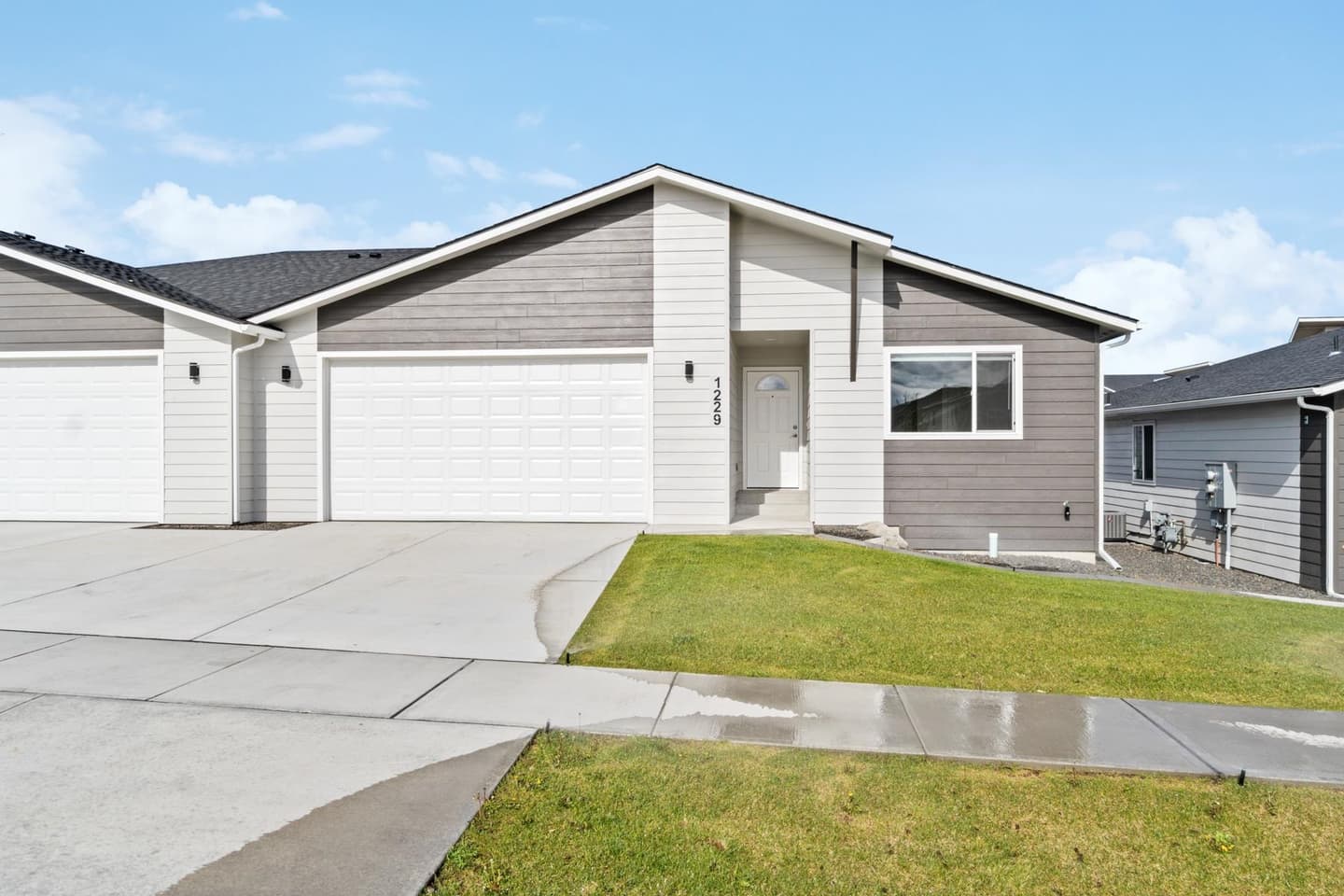 1305 N Coach Dr — photo 1 of 10