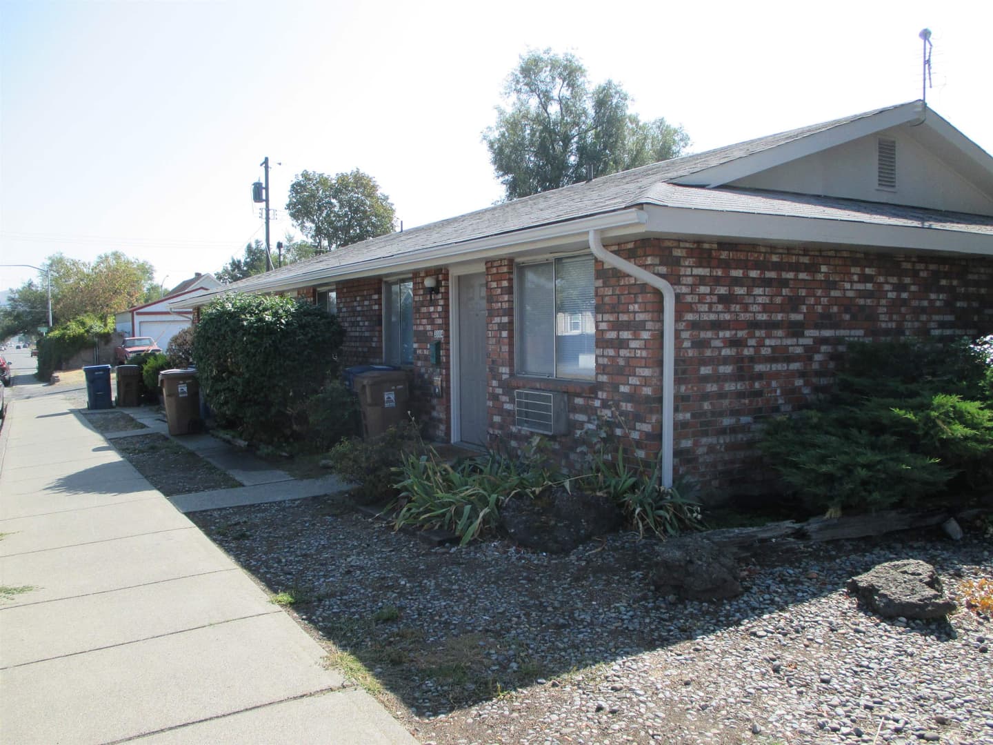 2004 E Rowan Ave — photo 1 of 10