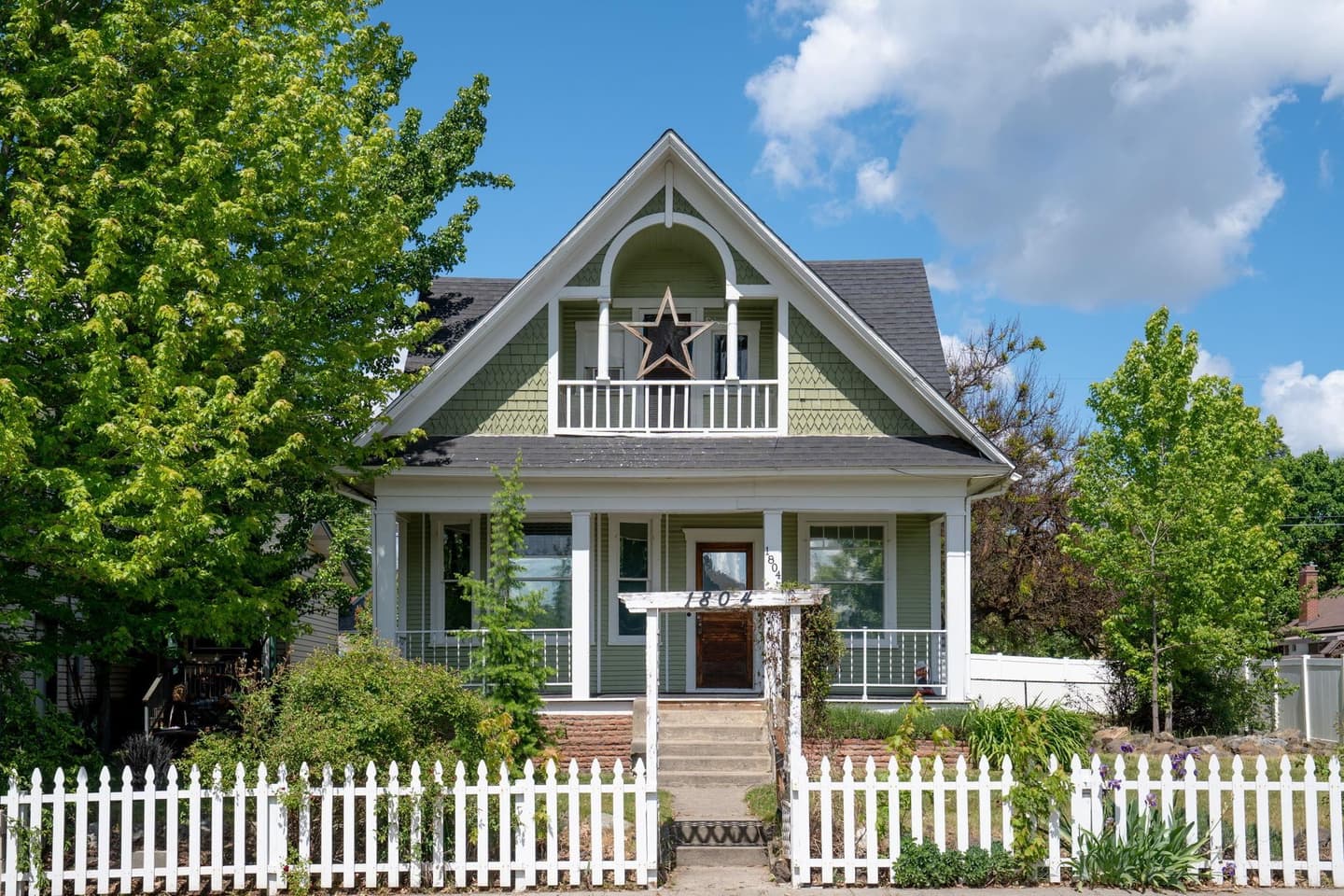 1804 W Augusta Ave — photo 1 of 10