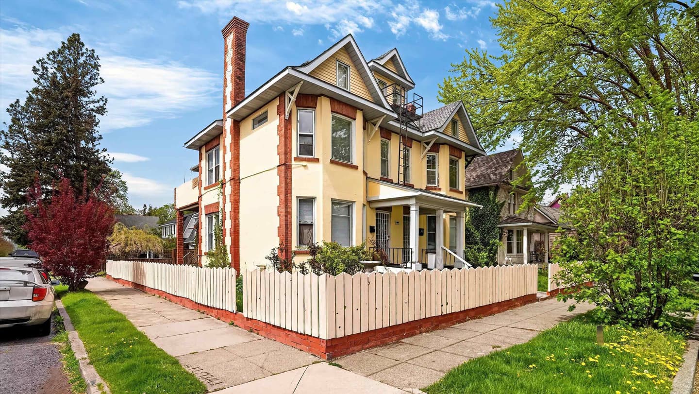 1122 S Walnut St — photo 1 of 50