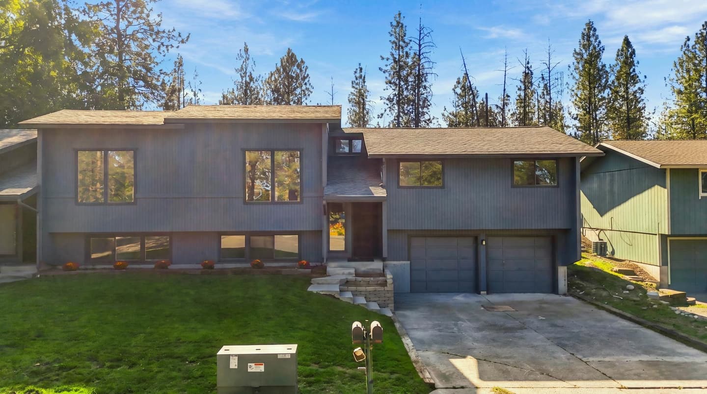 924 E Bedivere Dr — photo 1 of 43
