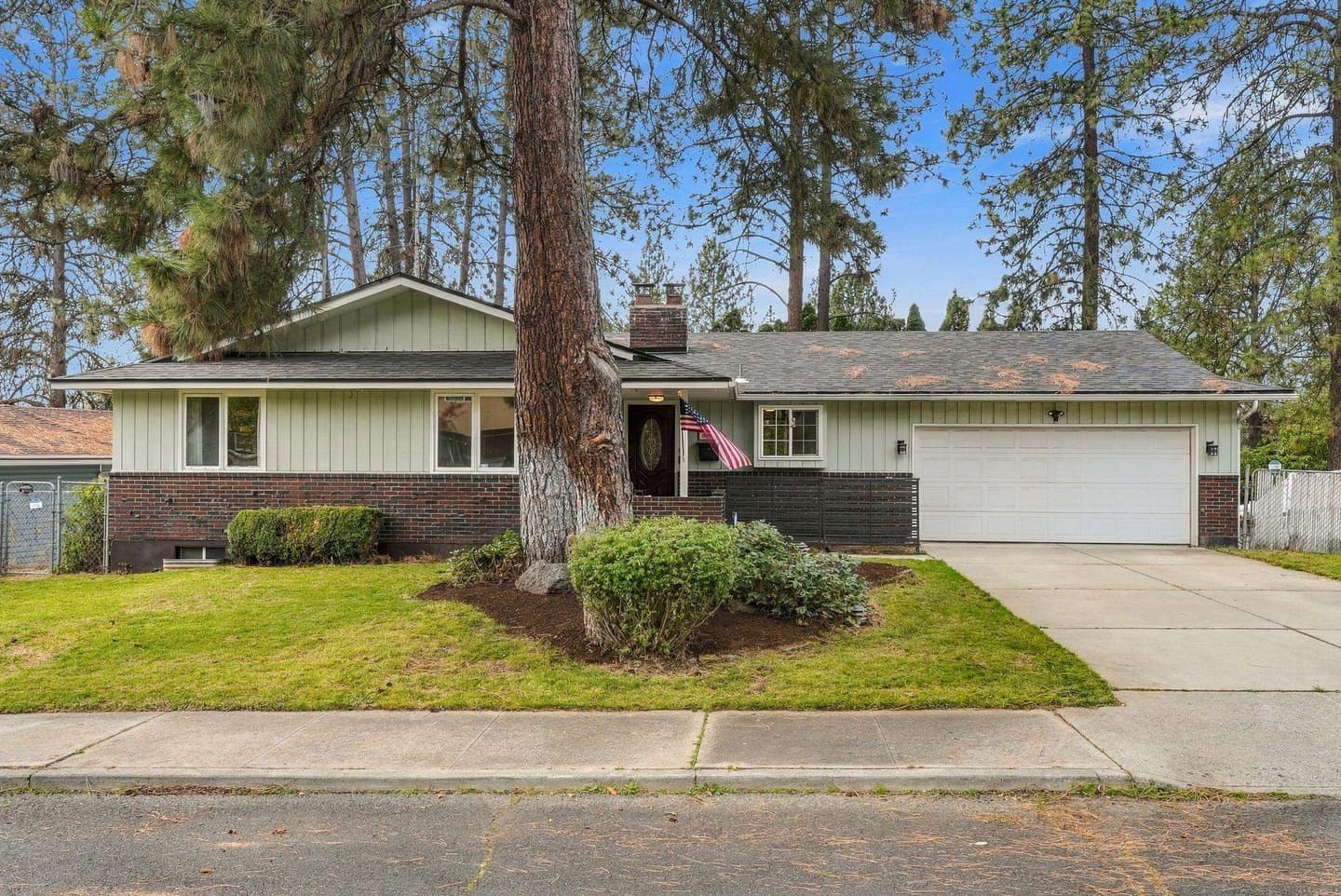 6409 N Greenwood Blvd — photo 1 of 48
